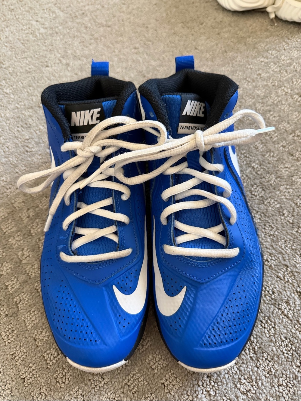 Nike Team Hustle Sneakers - Picture 3 of 5